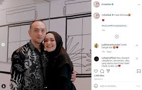 Seperti halnya yang dilakukan gary, sang istri rischa novischa juga sudah lama mengenakan hijab.hal ini pun ia unggah dalam media sosial instagramnya @iskak_gary. M7spjffl9zgf5m