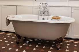 Besuchen sie diese site für details: Englische Badewanne Traditional Bathrooms