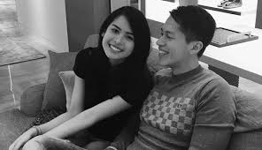 Ia bahkan memberikan pujian pada mantan pacar maudy itu dengan menyebutnya sebagai pria yang. Datang Bareng Ke Pernikahan Wajah Maudy Ayunda Pacar Malah Dikomentari Begini Berita Selebritis