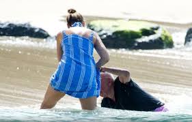 Jerry hall and rupert murdoch stunned the world when they tied the knot in march 2016, three months after announcing their engagement. Rupert Murdoch Needs Help To Get Out Of The Water His 25 Years Younger Wife Lends Him A Hand Demotix