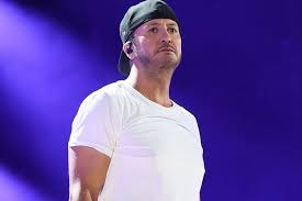 Luke Bryan Responds to Fan