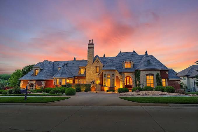 The most expensive home in the Springfield area sold for more than $1.5  million. Check out what made this house worth the big bucks. See link below  ⬇️ bit.ly/3NWGrds