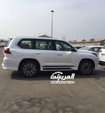 وأظهر الفيديو، امرأة تدعى رشا العبدالله كانت تستقل سيارة جيب لكزس وتتفاوض مع أحد الأشخاص حول سعر ناقتها التي تدعى مسيومة ويبلغ سعرها 180 ألف ريال. Ø¬ÙŠØ¨ Ù„ÙƒØ²Ø³ 2018 Ù…Ù† Ø§Ù„Ø¯Ø§Ø®Ù„