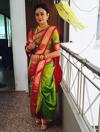 How To Wear A Saree Perfectly Saree Draping Style Bewakoof Blog Side plank helps us achieve the same in the upper body. how to wear a saree perfectly saree