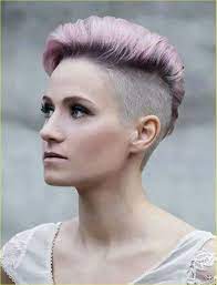 Kurze Mohawk Frisur Fur Frauen Frisur Trend Styling Kurzes Haar Punk Haarschnitt Kurz Geschnittene Frisuren