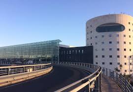 Un aeroporto è la porta di una grande città come catania dove milioni di passeggeri, soprattutto stranieri, fanno capolino per poi. Aeroporto Di Catania Lavori Al Terminal A Chiuso L Accesso Alla Rampa Partenze Siracusa News