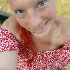 Swimming area around the area. Better for kids