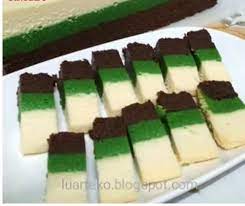 Kek belacan(lapisan bwh) 170g anchor butter 50gm gula halus 3 bj telur gred aa 95g tepung pau 100gm sekaya yeo's 100g susu pekat manis 100g milo 100gm horlick 1sb browning sugar 250g coklat mskn (dicairkan) sedikit esen. Luar Teko Resepi Kek Belacan Lumut Cheese