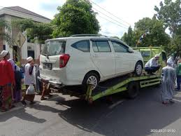 Read more klotok jamaah haul ke 15 / panitia sediakan 15 klotok dan 2 kapal fery gratis untuk jemaah haul. Dishub Kabupaten Banjar Derek 32 Mobil Jemaah Haul Headline9 Com