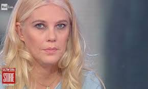 Eleonora daniele (born 20 august 1976) is an italian former actress and currently television presenter. Chi E Eleonora Daniele Biografia Eta Matrimonio Marito E Figlia