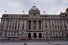 It's possible to admire the palace exteriors all year round, but the royal palace opens its doors to the public each summer. Hsbc Building The Bund Wikivisually