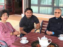 Film saya bersama ayah tiri part 1 подробнее. Apa Masalah Gambar Dr Mahathir Dicop Talam Dua Muka Rapat Dengan Najib Tun M Ini Jawab Abang Malu Apa Bossku Viral Mstar
