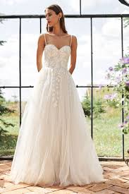 Dieses hochzeitskleid kommt in einer vielzahl von stilen wie klassischen stil, sommerkleider art von hochzeitskleid , sowie die einfache, traditionelle hochzeitskleidern. Mode De Pol Brautkleider Hochzeitskleider Kollektion Elizabeth Brautmode Diamore