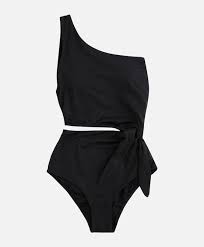 This is what happens when high fashion meets the high seas amid a pandemic. Oysho Trikini Asimetrico Swimwear Swimsuits Beachwear