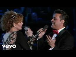Oscura soledad estoy viviendo, la misma soledad de tu sepulcro. Amor Eterno Rocio Durcal Juan Gabriel Lyrics Song Meanings Videos Full Albums Bios