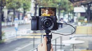 sony a6400 mirrorless camera with the world s fastest autofocus launches in the uae best vlogging camera mirrorless camera vlogging camera