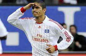 Click here to add some to your list. Krise Beim Hsv Sturmer Guerrero Attackiert Fan Fussball Stuttgarter Zeitung