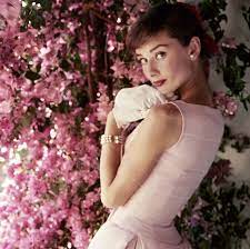 Последние твиты от audrey hepburn (@soaudreyhepburn). Audrey Hepburn S Never Before Seen Photos Appear In New Book