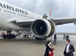 It is the world's largest twinjet. Japan Airlines Boeing 777 Suffers In Flight Uncontained Engine Failure Aviation24 Be