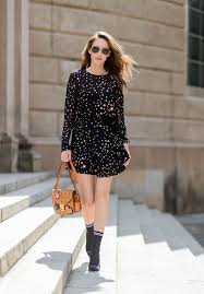 Nur durch optimal passende accessoires und gut ergänzende kleidungsstücke passt sich das kleid. Schwarzes Kleid Kombinieren Die Besten Styling Tipps