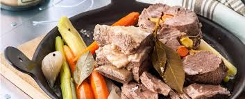 Il bollito appartiene a molte tradizioni regionali tanti devono essere i tagli di carne e altrettante devono essere le salse di accompagnamento quando si vuole restare nella tradizione. Come Si Prepara Il Bollito Di Carne Sale Pepe