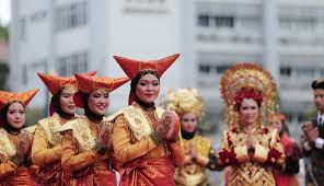 Temukan kekayaan budaya indonesia yang tak terduga mulai dari tradisi, kesenian, pariwisata dan kuliner. A Variety Of Nusantara Cultures Marks 74th Anniversary Of Indonesia Universitas Gadjah Mada