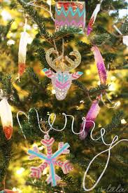 I hear it is a bit of a thing now, to completely deck out your tree with fresh and new decorations each year. 7 Easy Diy Boho Chic Christmas Ornaments Shelterness