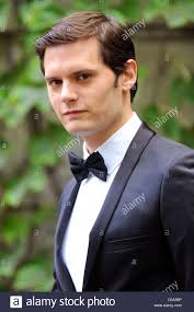 He is known for his role in the american television at present, hugo becker is leading a single life. Hugo Becker Geht Auf Die Gossip Girl Film Set In Der Upper East Side Unterwegs Fur Promi Schnappschusse Mi New York Stockfotografie Alamy