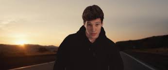 Im musikvideo zu wer wenn nicht wir, dem neuen song von wincent weiss, spielen jede menge promis mit. Wincent Weiss Video Wer Wenn Nicht Wir