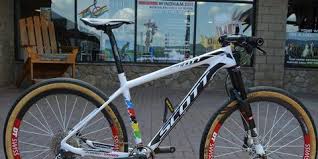 Wahoo release new elemnt bolt bike gps computer. A Closer Look At Nino Schurter S Custom Carbon Scott Scale 27 5 Mountain Bike