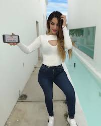 With over 14 million followers on her channel, loaiza is one of the most popular mexican faces on the platform. Kimberly Loaiza Kimberly Loaiza Fotos Y Videos De Instagram Kimberly Loaiza Ropa De Otono Casual Kim Loaiza