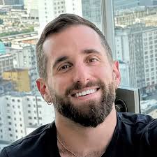 Hi, I'm already learning Portuguese and now live in Sao Paulo. I also want  to buy a grammar study book. Where can I find one and which book is  recommended?