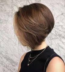 Fade cut merupakan model rambut yang pendek pada bagian dekat tengkuk leher dan kemudian bertambah panjang pada bagian samping, dan lebih panjang lagi pada. 15 Gaya Rambut Yang Cocok Untuk Kamu Yang Berambut Tipis Blog Unik