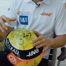 Facebook insanlara paylaşma gücü vererek dünyanın. Haas F1 Team How Cool Is Romain Grosjean S New Helmet Facebook