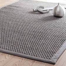 Ein sisal teppich verbindet auf einzigartige weise praktische eigenschaften mit einer authentischen und natürlichen ästhetik. Flechtteppichaus Sisal 140 X 200 Cm Grau Bastide Maisons Du Monde