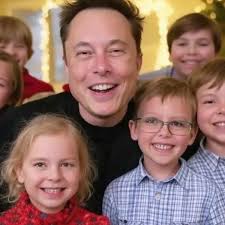 Todos lindos Fui rir de Mr. Elon Musk muito mas eu ri muito contei para  mama! Minha cabeça doendo