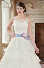 Unnachahmlich, leichte und komfortable brautkleider begeistern in femininen silhouetten. Brautkleid Mit Brautgurtel In Lila Flieder Kleiderfreuden