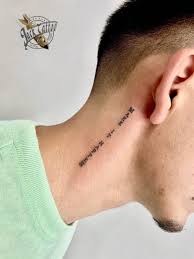 Tatuagem Pequenas Dicas E 30 Inspiracoes Para A Primeira Tattoo Tatuagem No Pescoco Tatuagem No Pescoco Masculino Tatuagem 14.000 desenhos de tatuagens para voce esolher a sua: tatuagem no pescoco masculino