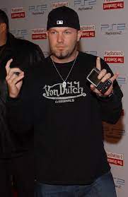 Fred durst talks about confronting scott stapp at the krock 2000 festival. 40 Pictures That Perfectly Sum Up 2000 2005 Limp Bizkit Fred Ben And Jen
