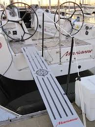 Vous Recherchez Un Equipement Pour Votre Bateau Comme Une Barre A Roue Un Tube Carbone Un Rail De Mat Ou Encore Une Passerelle N Hes Passerelle Bateau Roue