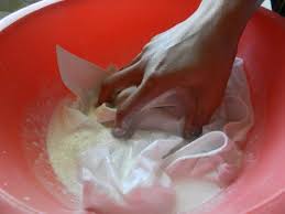 The Most Effective Ways To Get Your Clothes Really White Without Using Any Bleach Natural And Ine How To Whiten Clothes Whiten White Clothes Cleaning Clothes