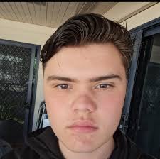 Hey Everybody my name is Max Jarmyn, I am 16 years old and I am an  Actor/Voice Actor and Background Extra, for a while I've been trying to  find paid acting work