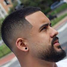 Taper Verblassen Haarschnitt Trend Frisuren 2018 Beard Fade Taper Fade Haircut Fade Haircut