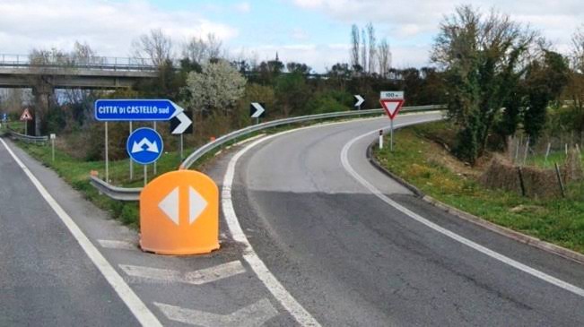 E45, auto fuori strada: grave bimbo di 2 anni