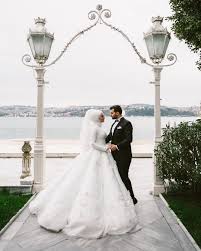 istanbul un en iyi mekani kuskusuz sait halim pasa yalisidir mekanin dekoru objeleri ve mekan rengi hem dugun yaptiracak ciftler icin hemde dugun fotografi c