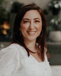 Elisa Ryan's Instagram, Twitter & Facebook