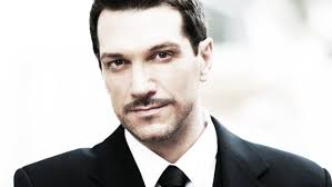 Bossa nova beat refreshes Royal Room audience