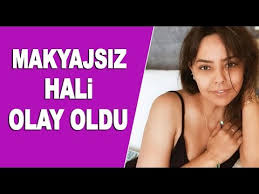 4 saat süren bir çalışmayla saçlarını kaynakla uzatıp, rengini açtırarak eski haline döndü. Ebru Gundes In Makyajsiz Hali Olay Oldu Youtube