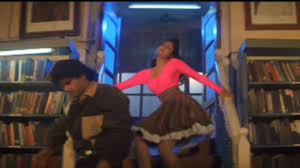 Divya Bharti Pink Hot Song - Balwaan (1992)