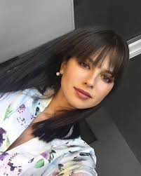 If you have wavy strands or regularly style your hair this way, piecey bangs that show plenty of forehead look just right. Afroamerikaner Perucke Straight Style Brasilianisches Reines Menschenhaar Afroamerikaner Brasilianisches Menschen Hair Styles Hair Waves Curly Hair Styles